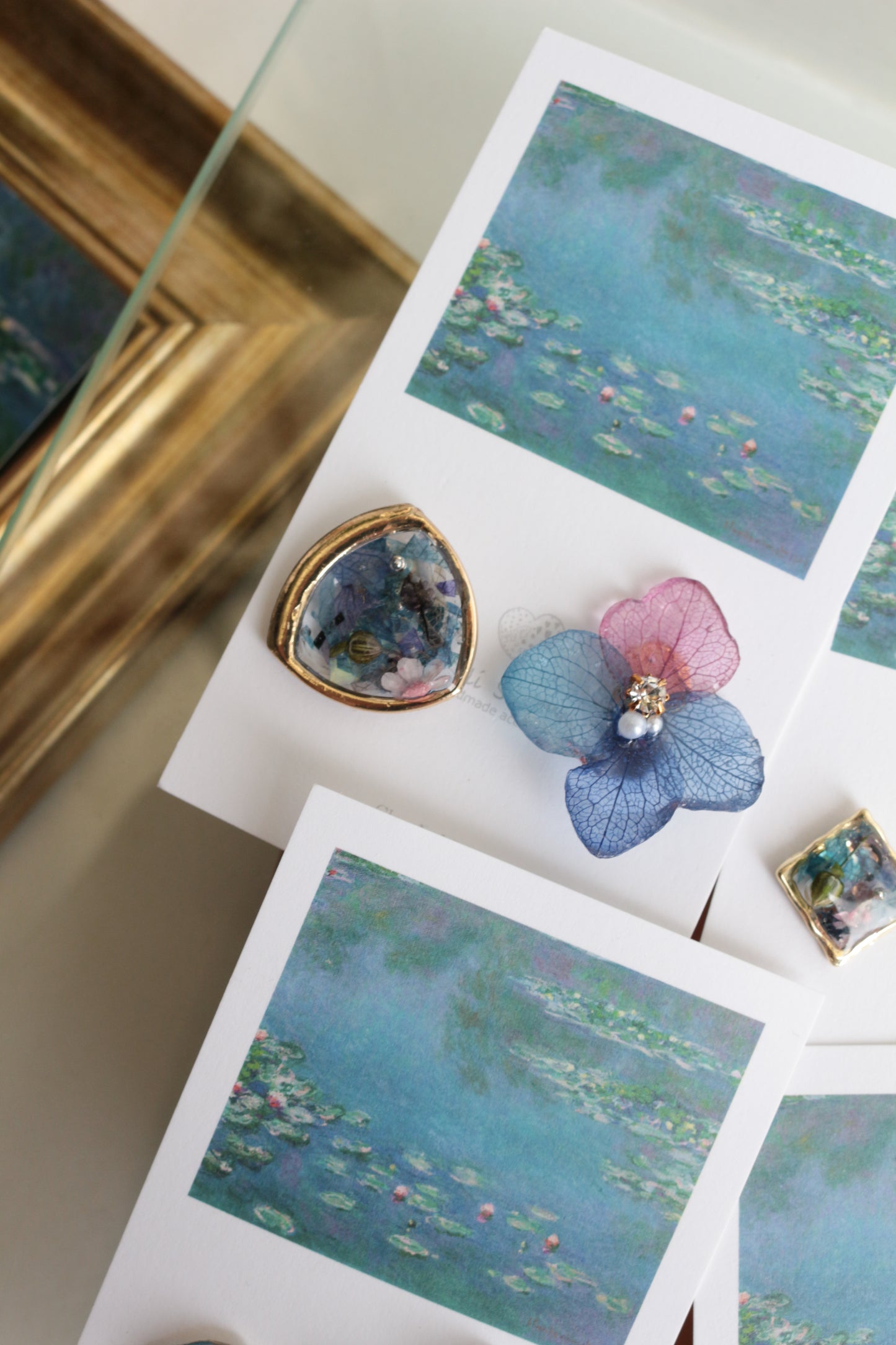 Monet's Water Lilies Inspired Flower and Medallion No.14イヤリング Clip-on 睡蓮