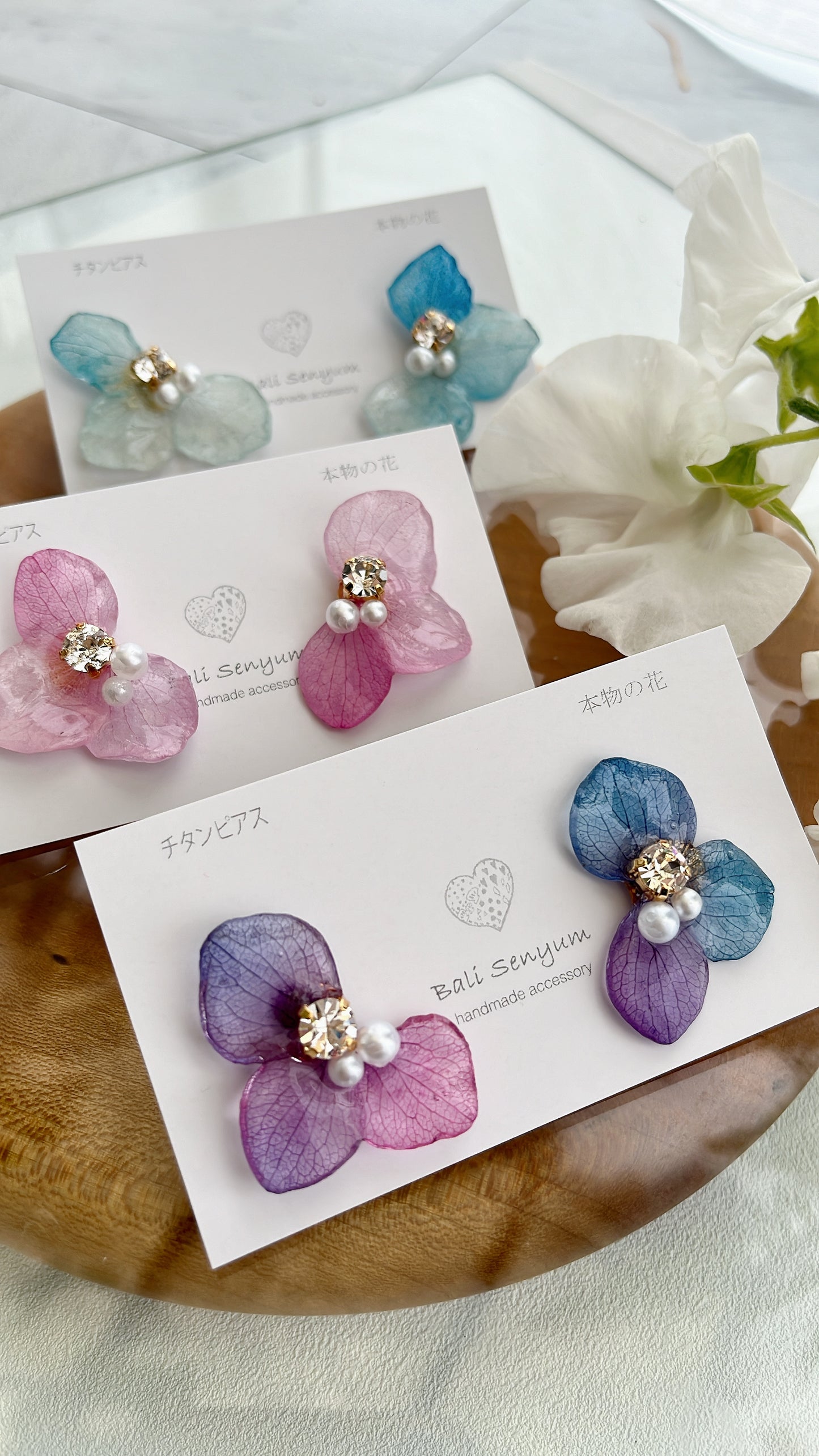 Gradation Hydrangea Wing No.92- Titanium Pierce(ピアス)