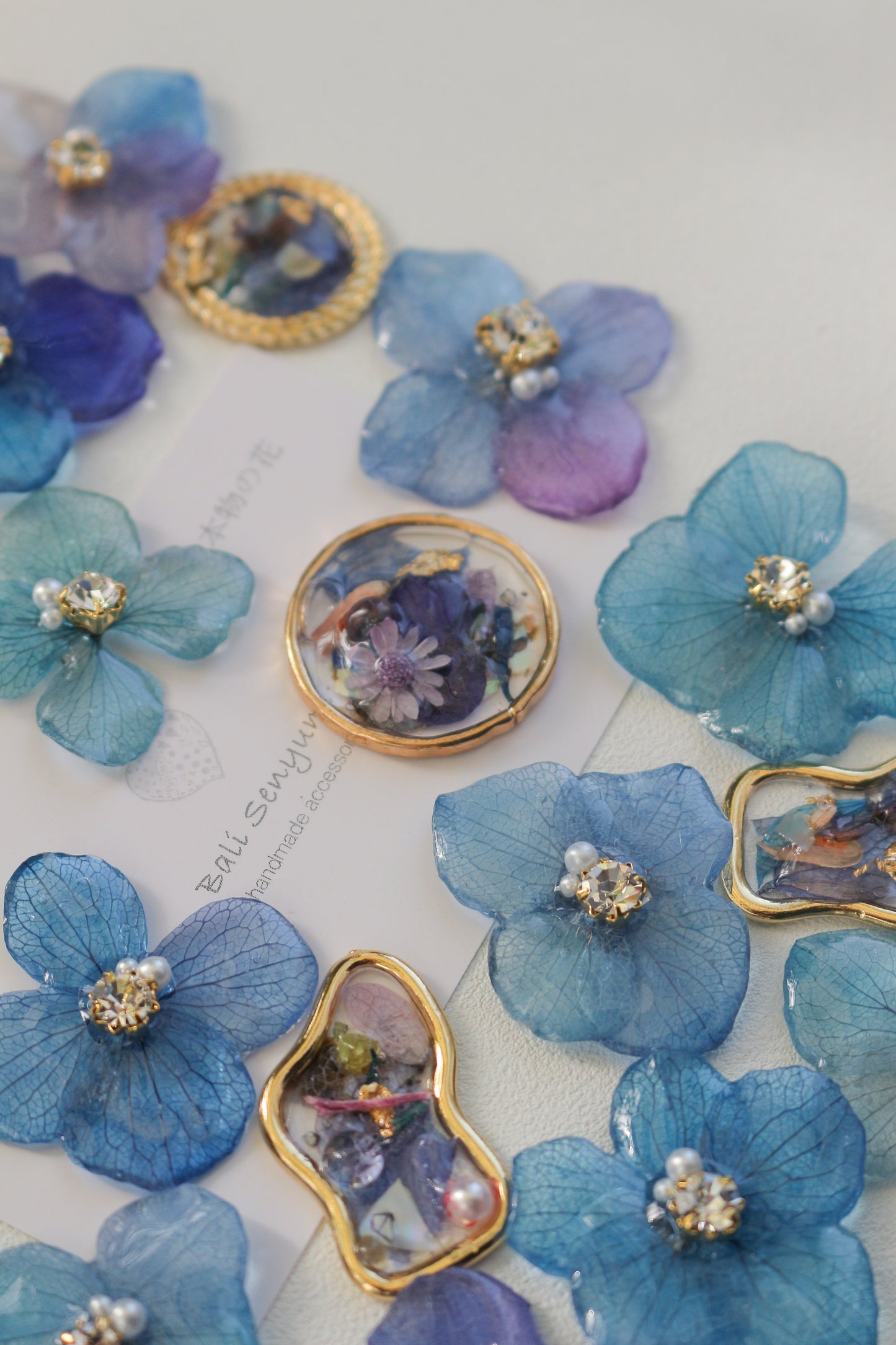 Hydrangea and Flower Medallion チタンピアス Titanium Pierce Earring No.14