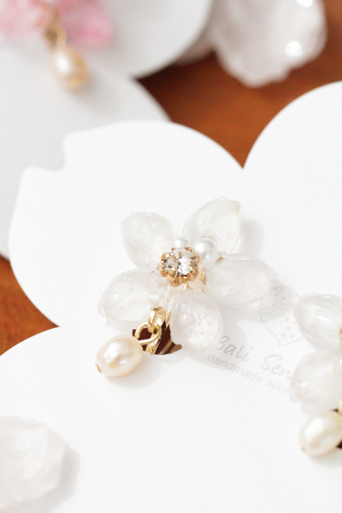 Small Someiyoshino Sakura Earrings with Pearl #S040