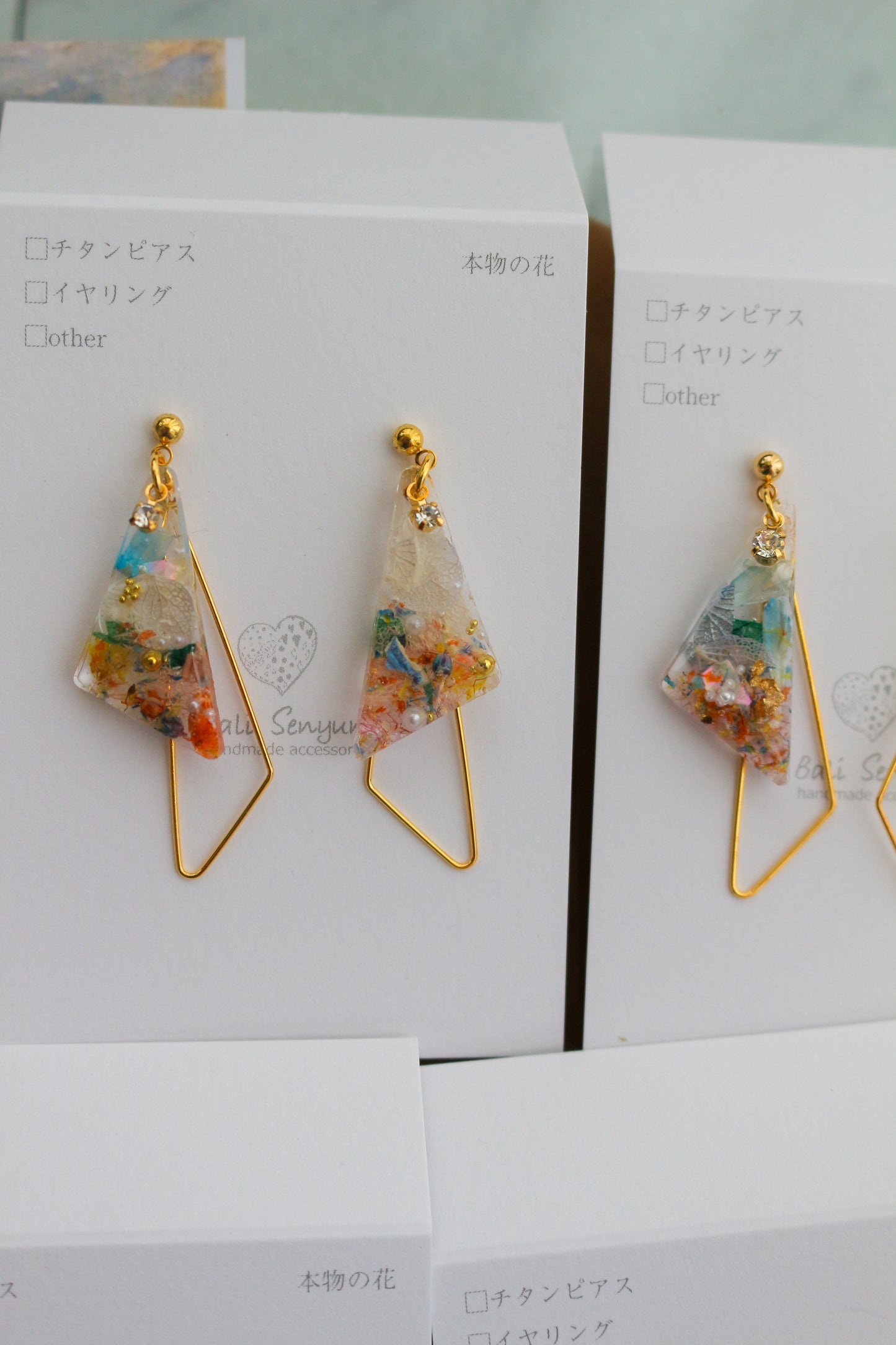 Claude Monet Woman with a Parasol Inspired Triangular Floral Earrings - 散歩 日傘をさす女性