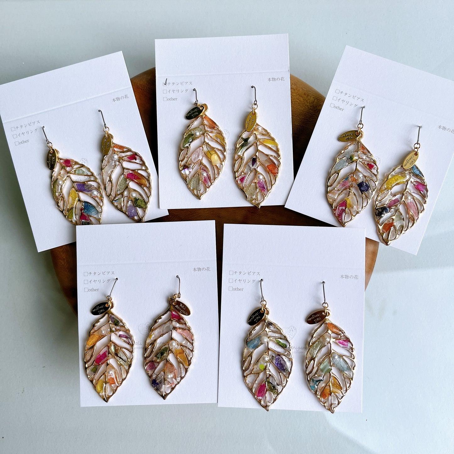 Leaf Earrings With Seasonal Flower Petals No.47 ピアスorイヤリング