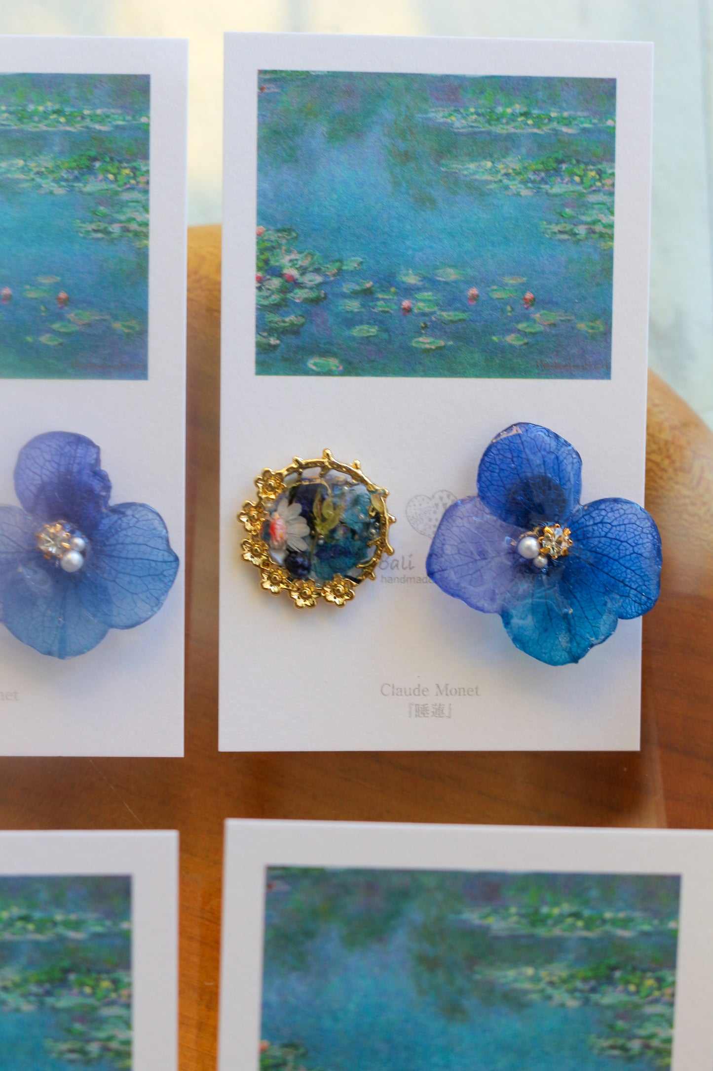 Monet's Water Lilies Inspired Flower and Medallion No.8 イヤリング Clip-on 睡蓮