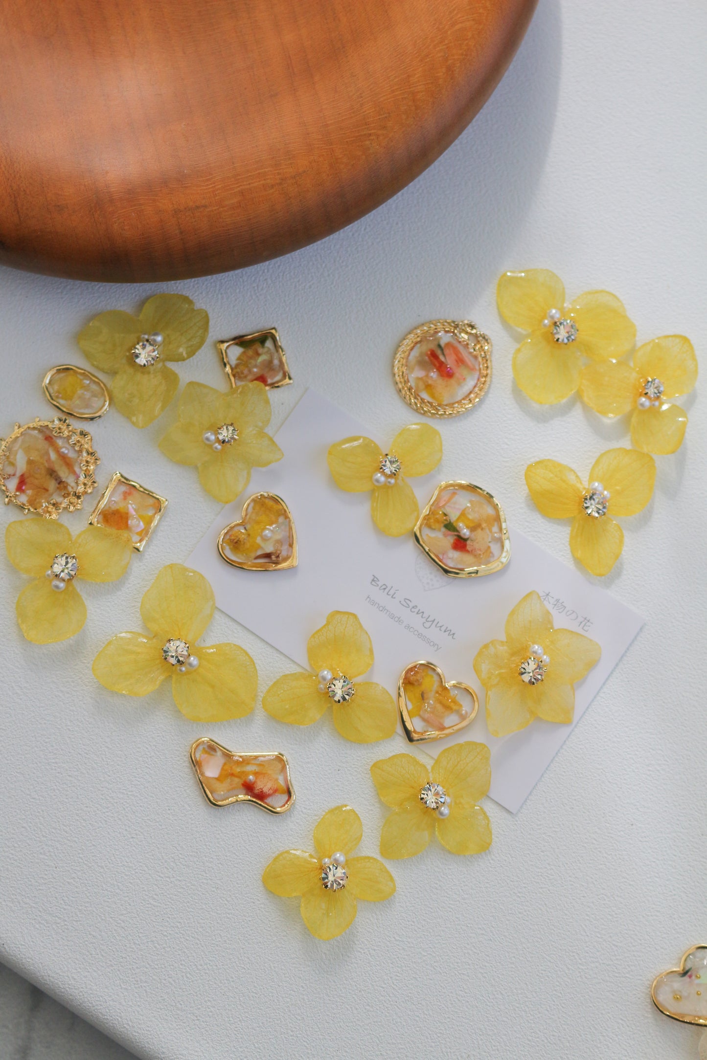 Hydrangea and Flower Medallion チタンピアス Titanium Pierce Earring No.14