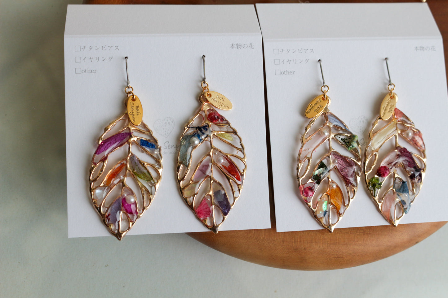 Leaf Earrings With Seasonal Flower Petals No.57 ピアスorイヤリング