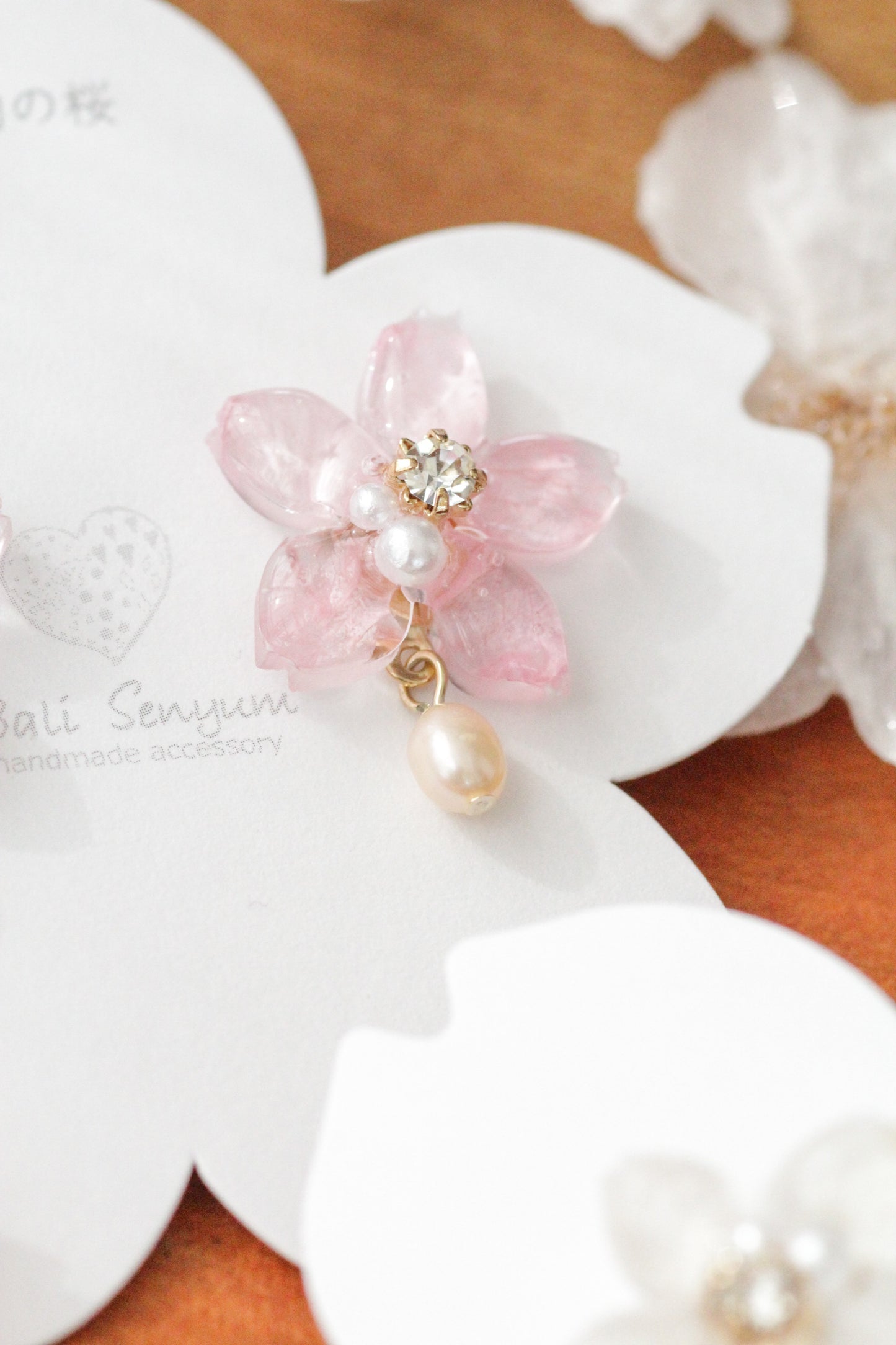 Small Someiyoshino Sakura Earrings with Pearl #S040