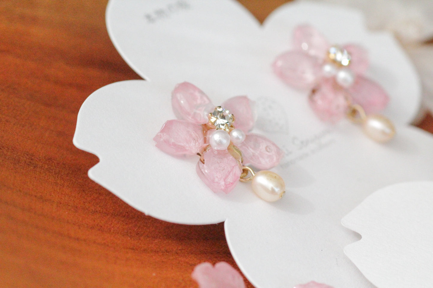 Small Someiyoshino Sakura Earrings with Pearl #S040