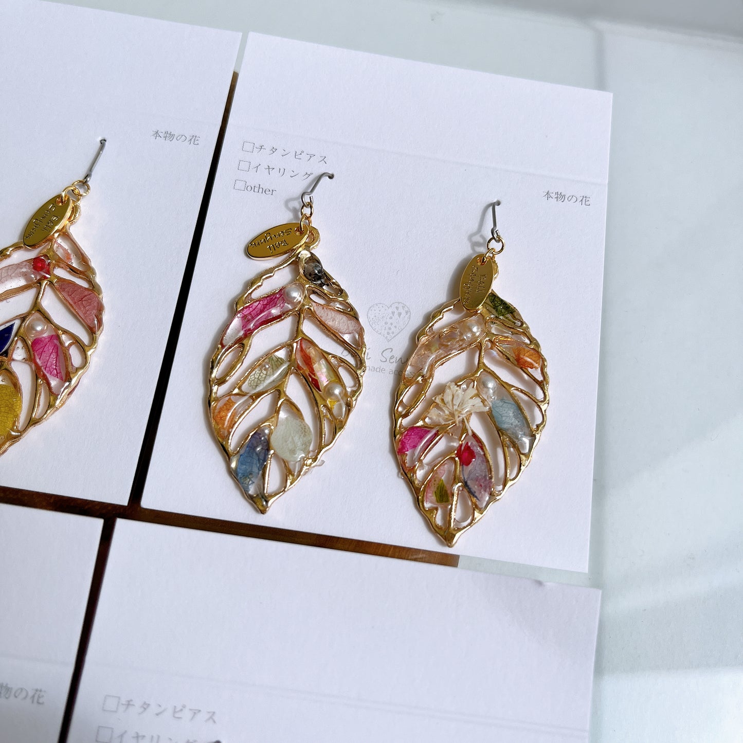 Leaf Earrings With Seasonal Flower Petals No.48 ピアスorイヤリング