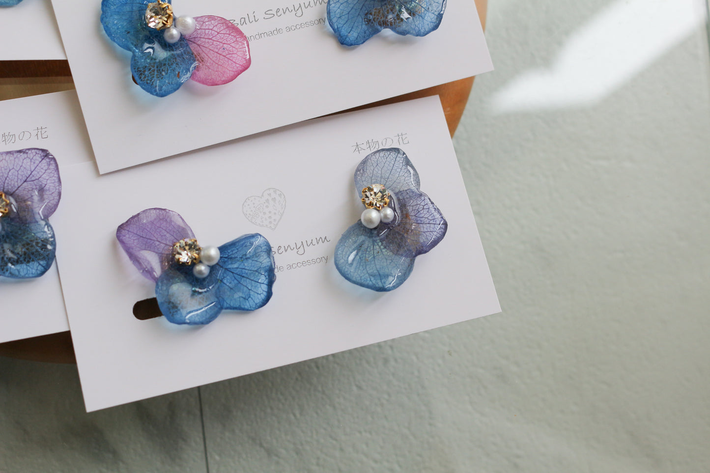 Gradation Hydrangea Wing No.125 - Clip-on(イヤリング)