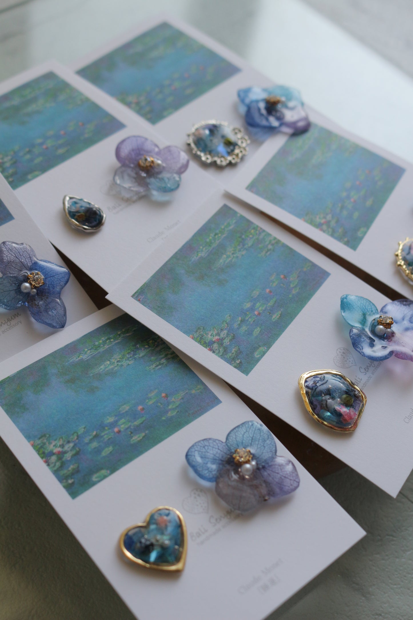 Monet's Water Lilies Inspired Flower and Medallion No.13イヤリング Clip-on 睡蓮