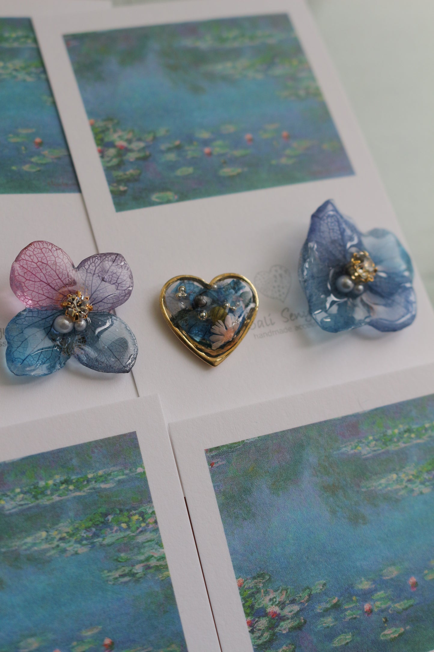Monet's Water Lilies Inspired Flower and Medallion No.10 イヤリング Clip-on 睡蓮