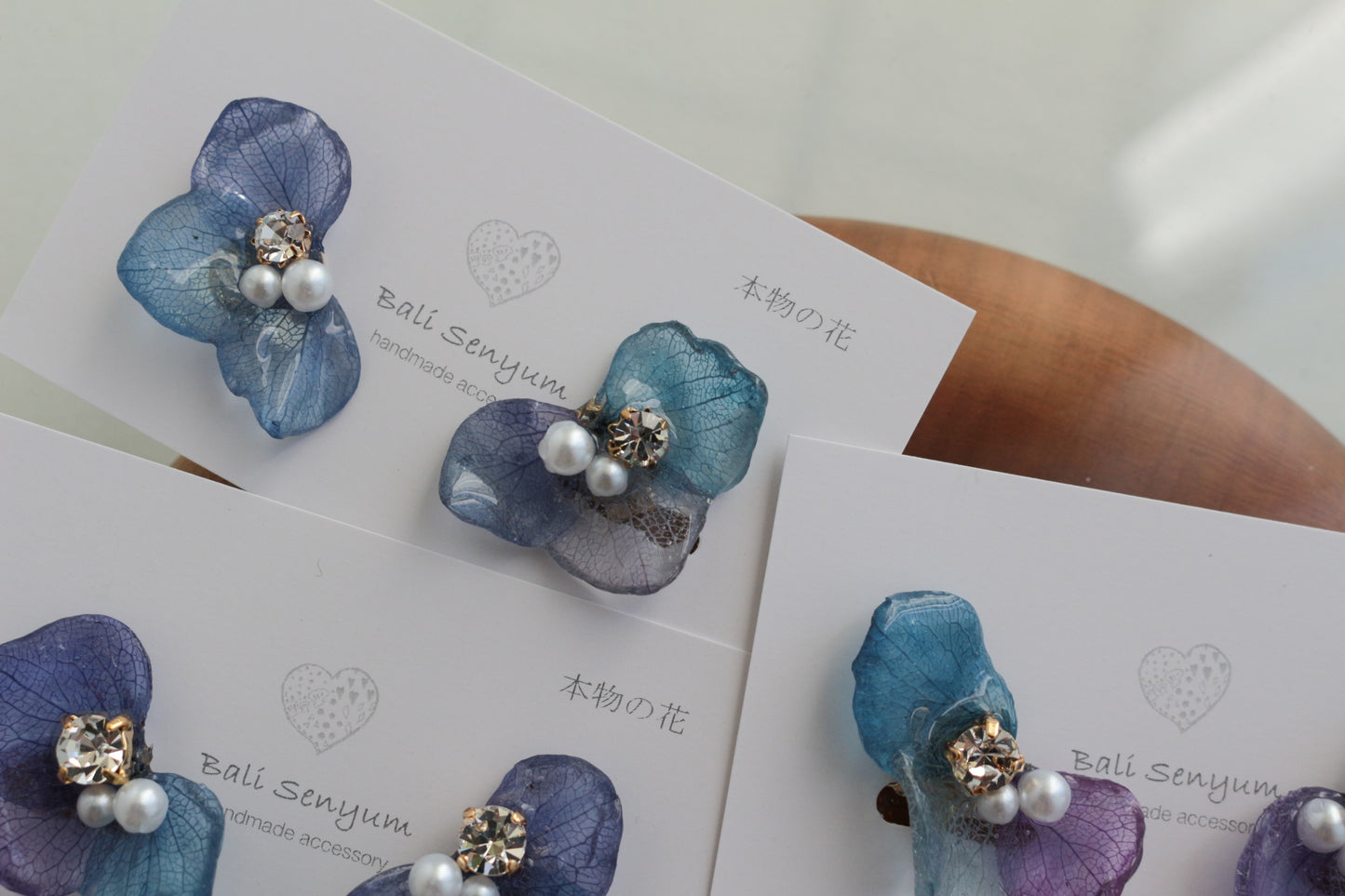 Gradation Hydrangea Wing No.132 - Clip-on(イヤリング)