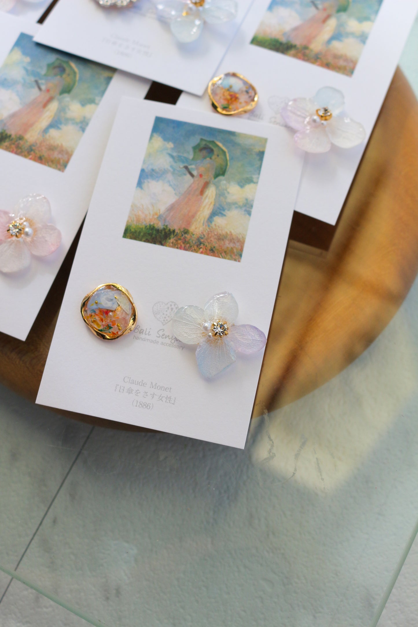 Monet Inspired Flower Earrings No.6 ピアスTitanium Pierce 日傘をさす女性