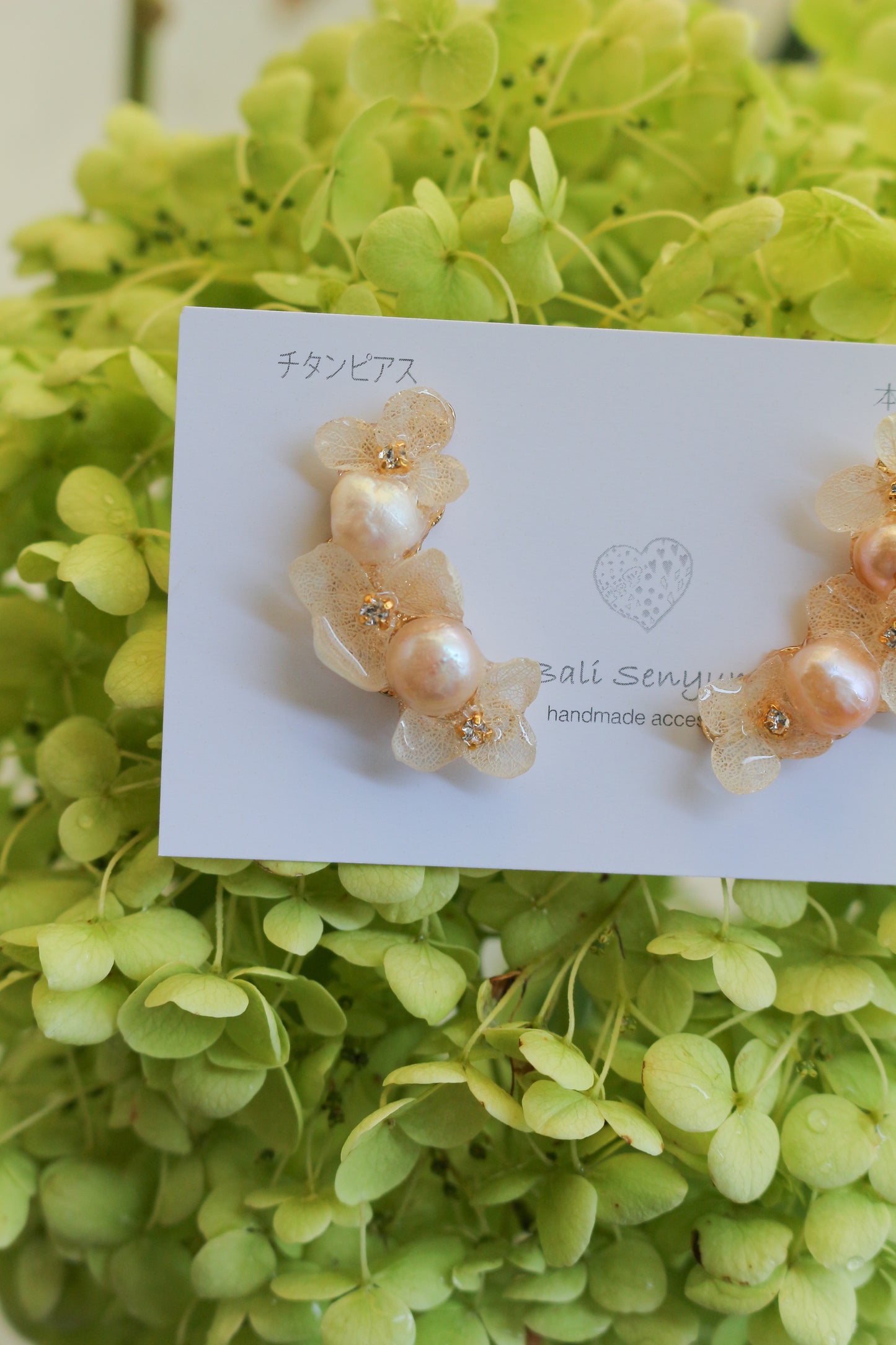Hanayome Earrings with Pearl - White