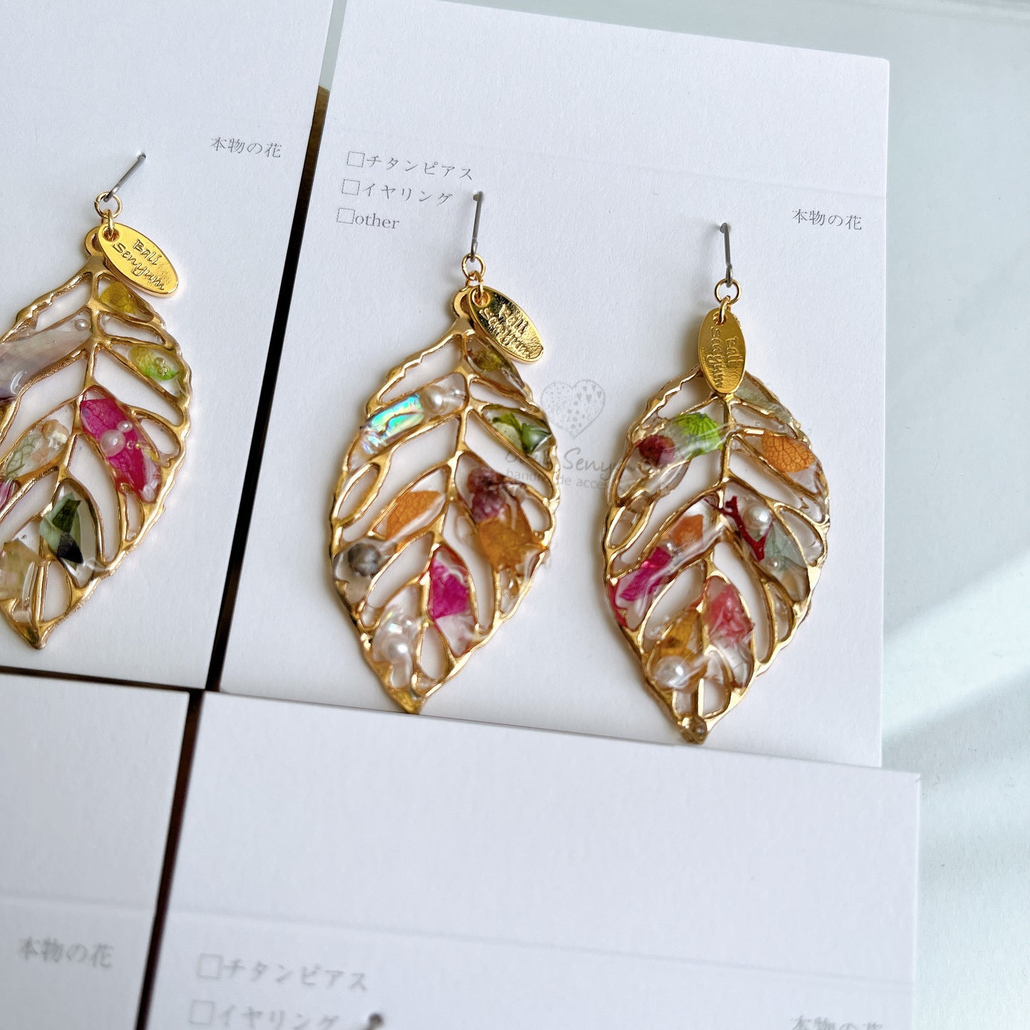 Leaf Earrings With Seasonal Flower Petals No.46 ピアスorイヤリング