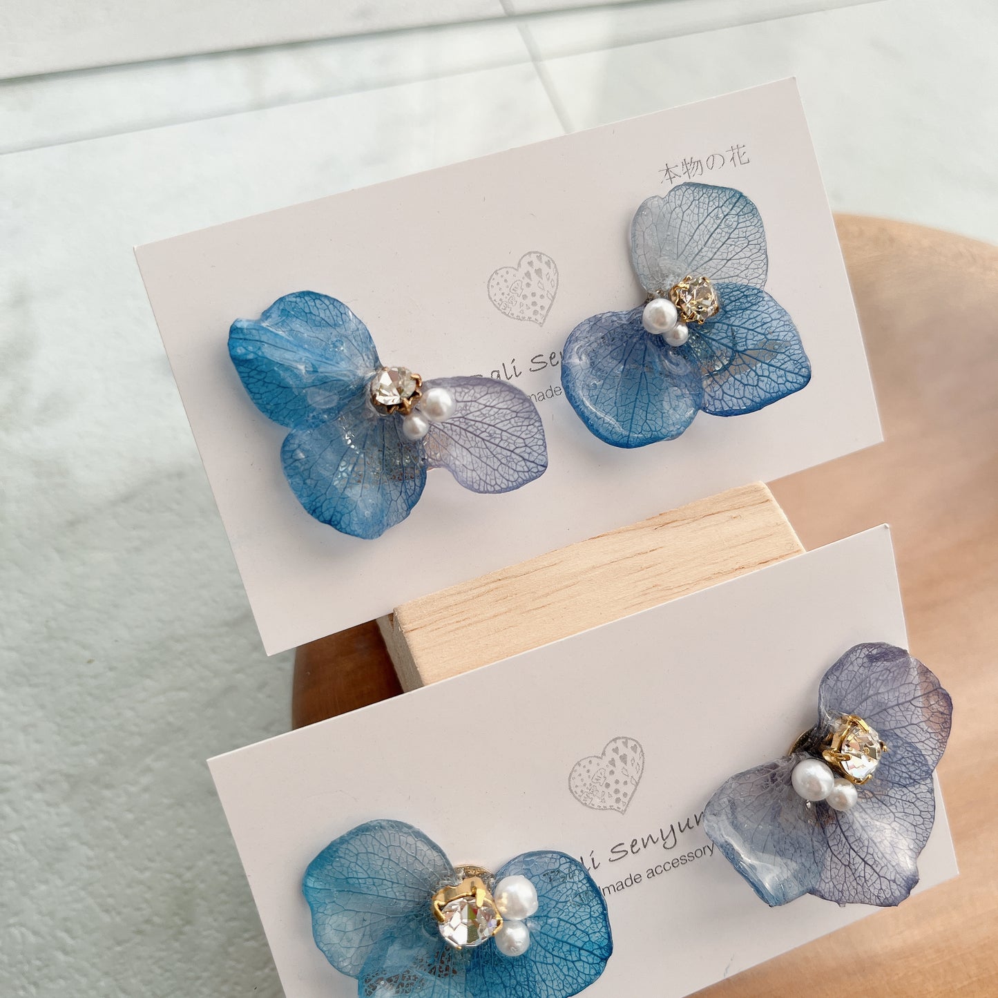 Gradation Hydrangea Wing No.82 - Clip-on(イヤリング)