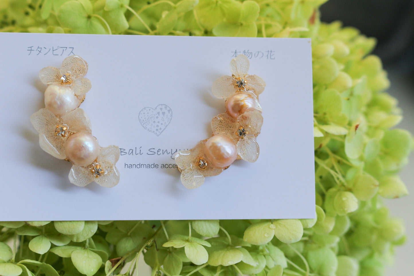 Hanayome Earrings with Pearl - White