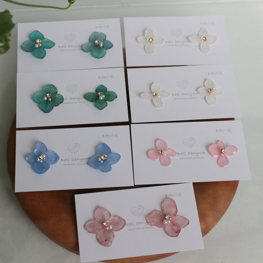 Hydrangea Petal  No.59 パーツ選べます。Clip-on or Titanium Pierce