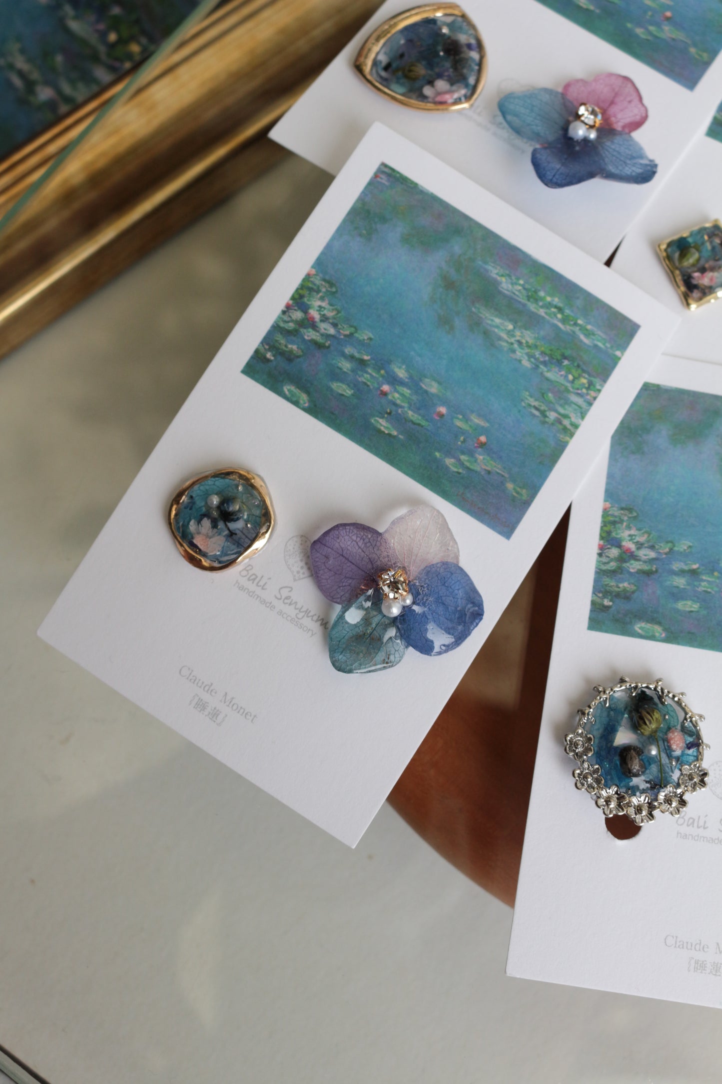 Monet's Water Lilies Inspired Flower and Medallion No.14イヤリング Clip-on 睡蓮