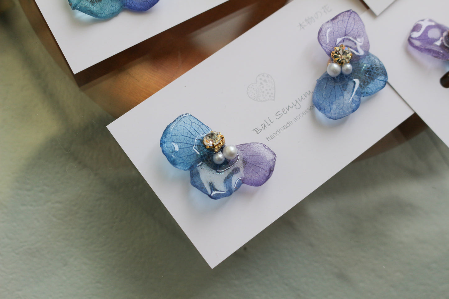 Gradation Hydrangea Wing No.125 - Clip-on(イヤリング)