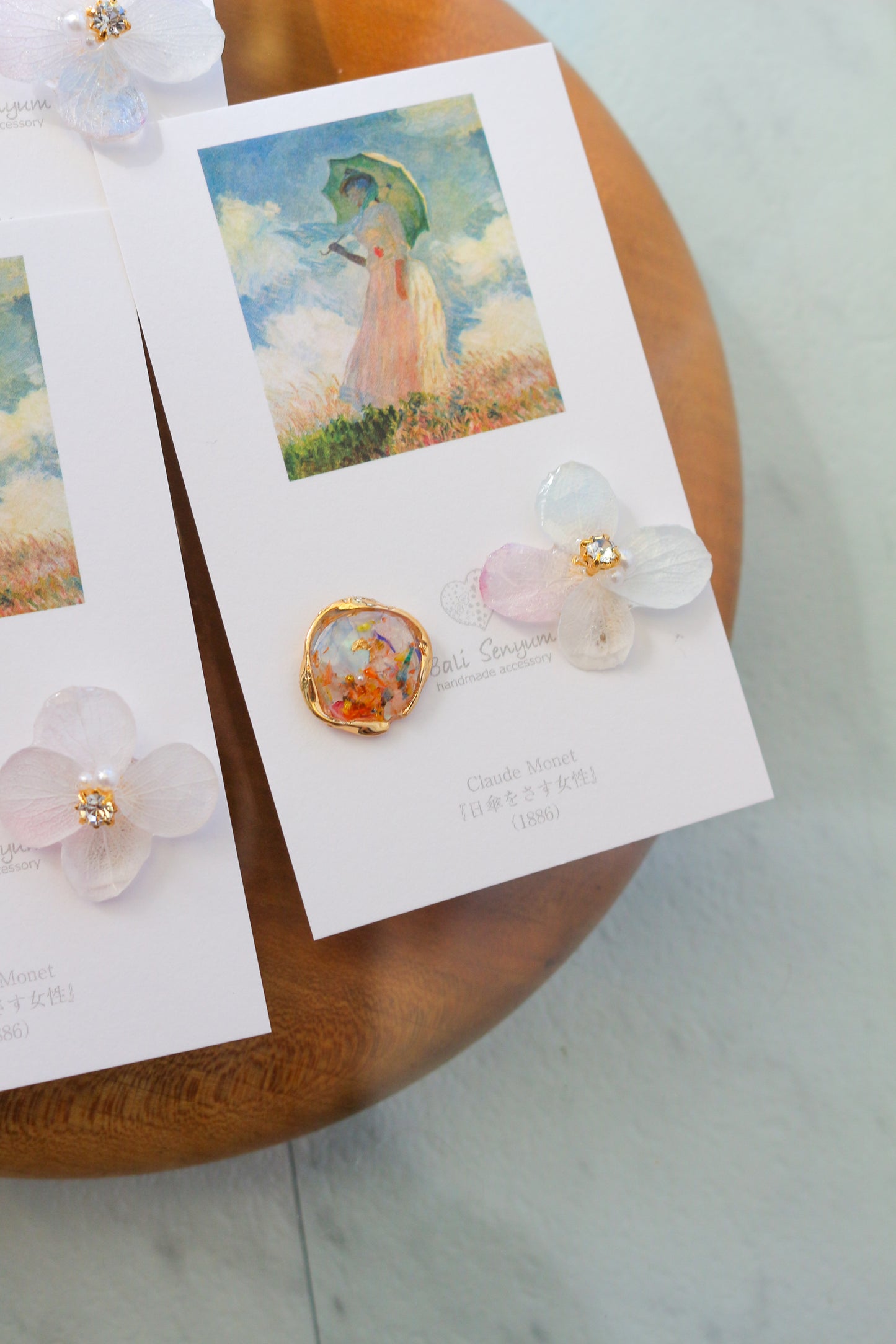 Monet Inspired Flower Earrings No.5 イヤリングClip-on 日傘をさす女性