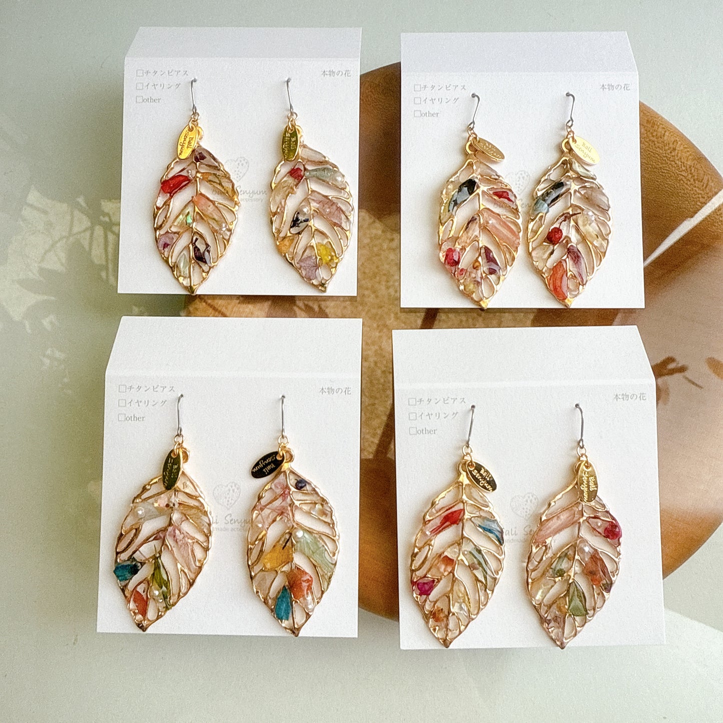 Leaf Earrings With Seasonal Flower Petals No.53 ピアスorイヤリング