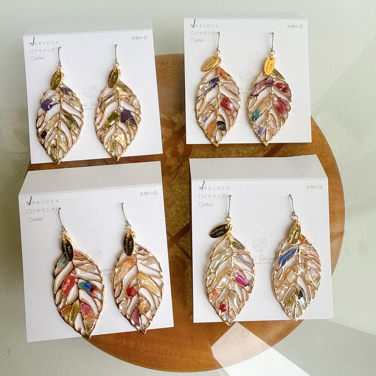 Leaf Earrings With Seasonal Flower Petals No.55 ピアスorイヤリング