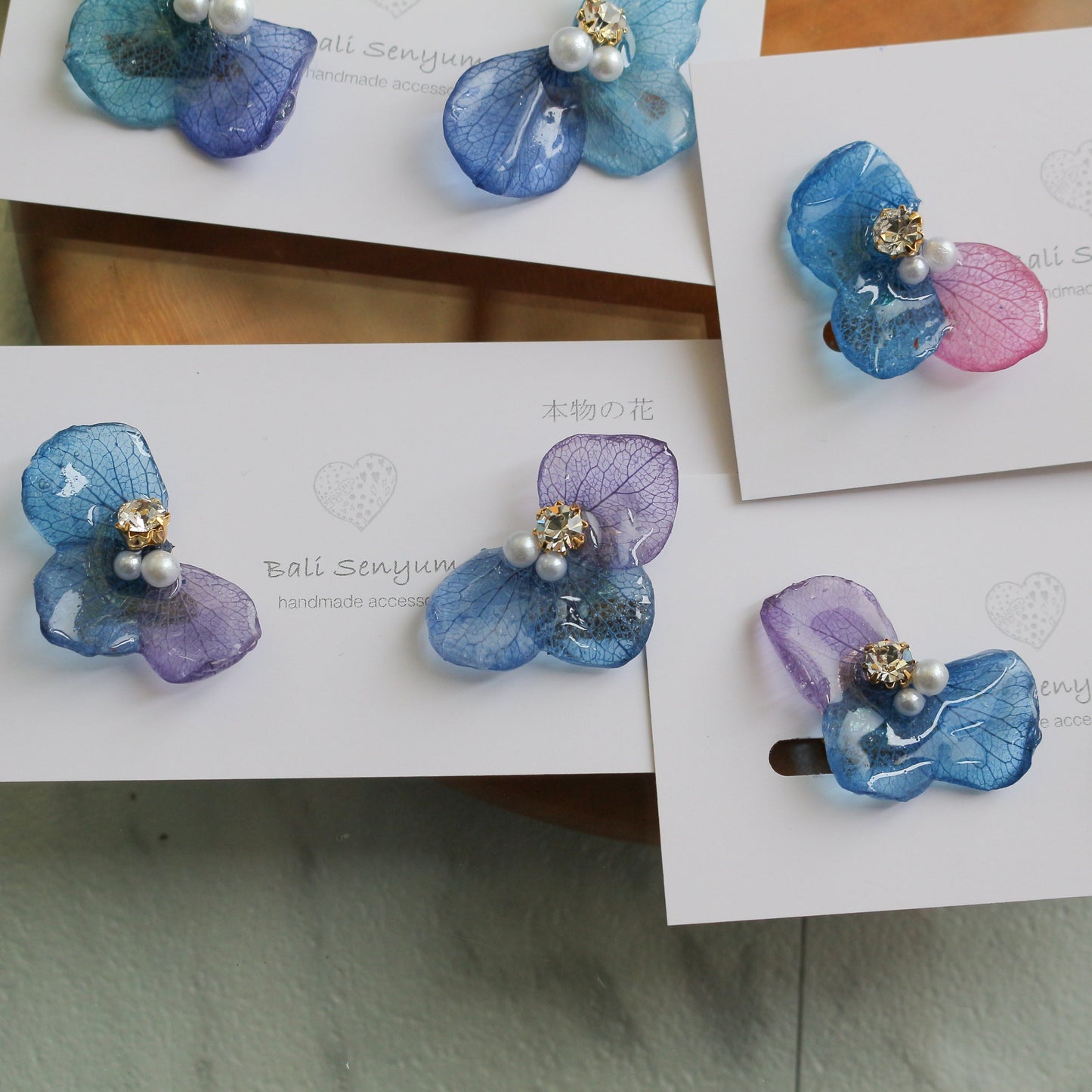 Gradation Hydrangea Wing No.125 - Clip-on(イヤリング)