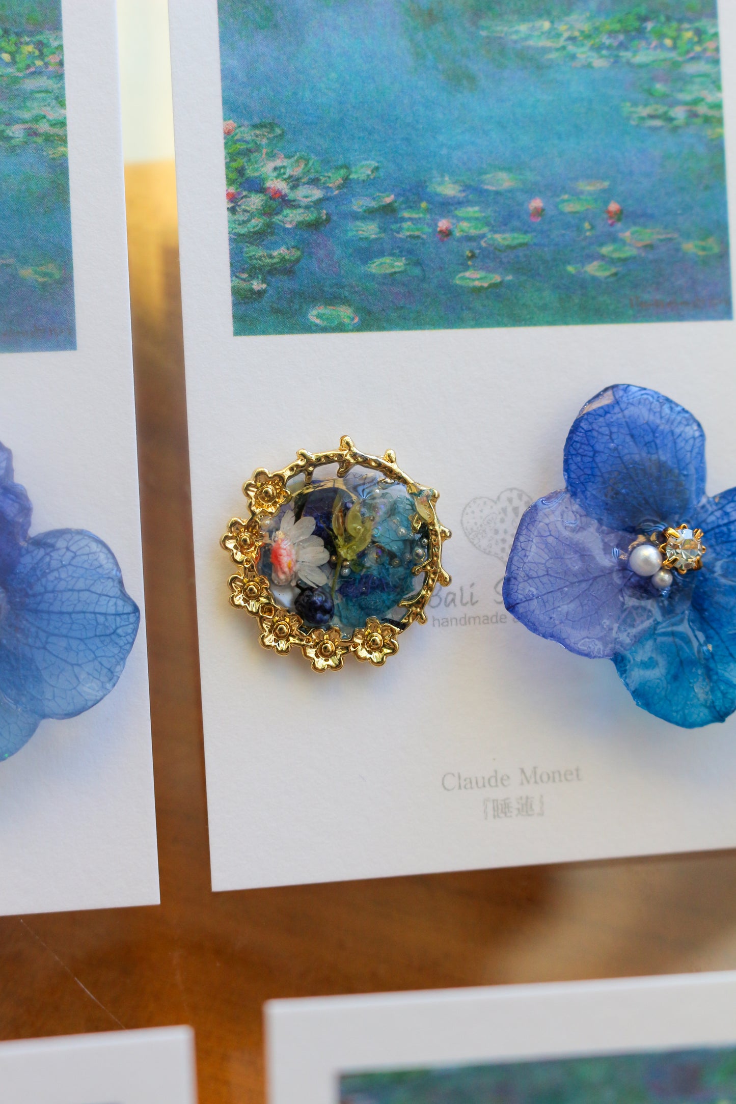 Monet's Water Lilies Inspired Flower and Medallion No.8 イヤリング Clip-on 睡蓮