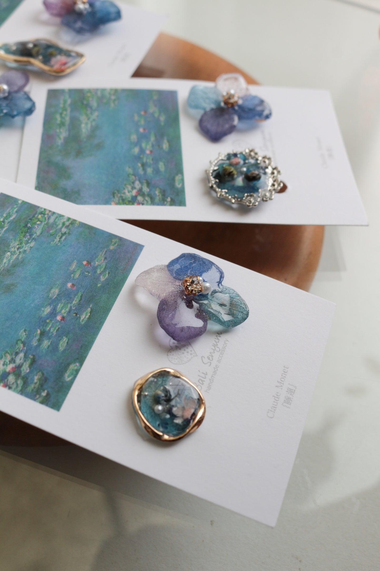 Monet's Water Lilies Inspired Flower and Medallion No.14イヤリング Clip-on 睡蓮