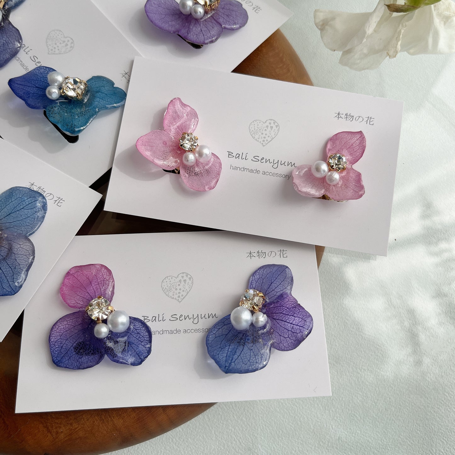 Gradation Hydrangea Wing No.94 - Clip-on(イヤリング)