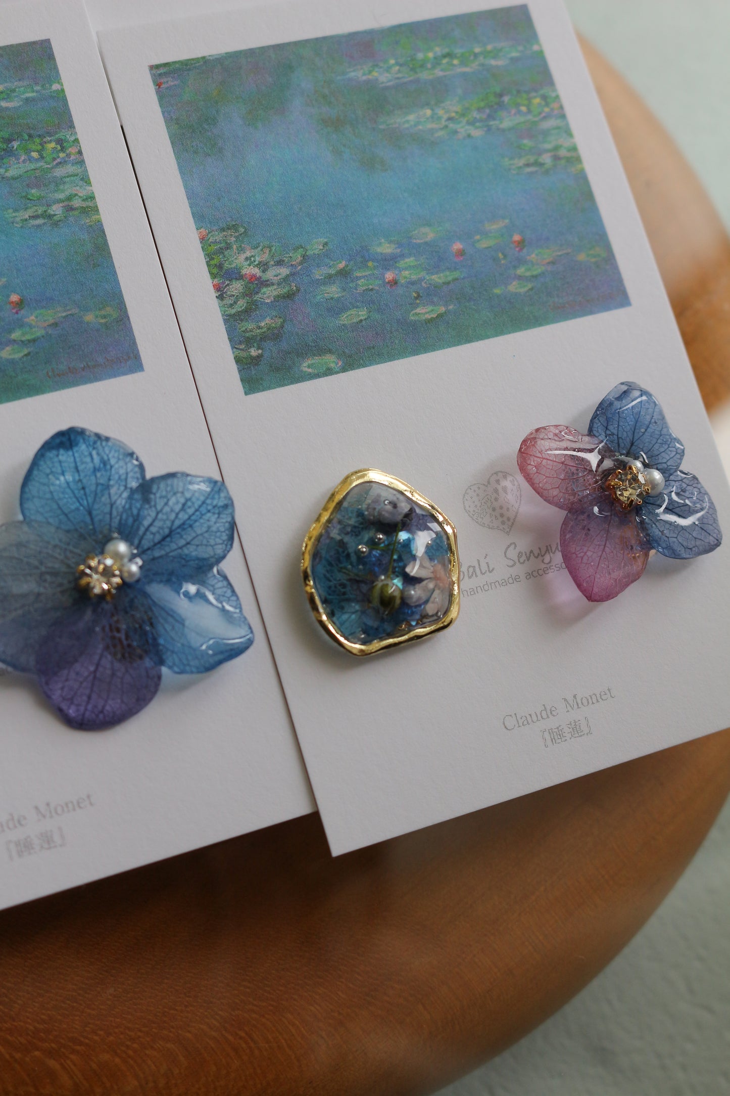 Monet's Water Lilies Inspired Flower and Medallion No.10 イヤリング Clip-on 睡蓮