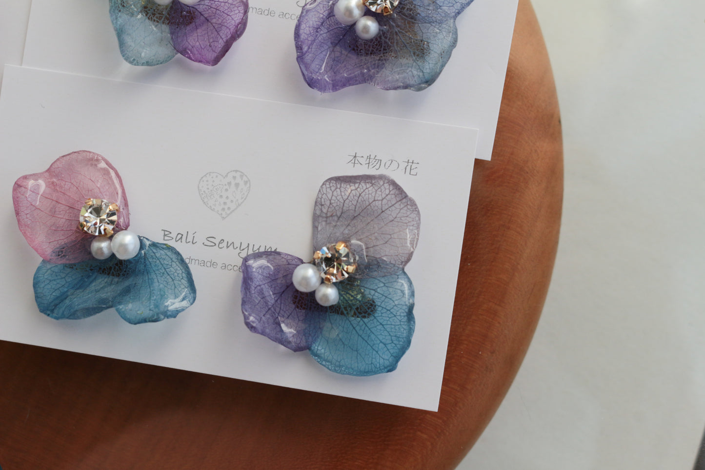 Gradation Hydrangea Wing No.132 - Clip-on(イヤリング)