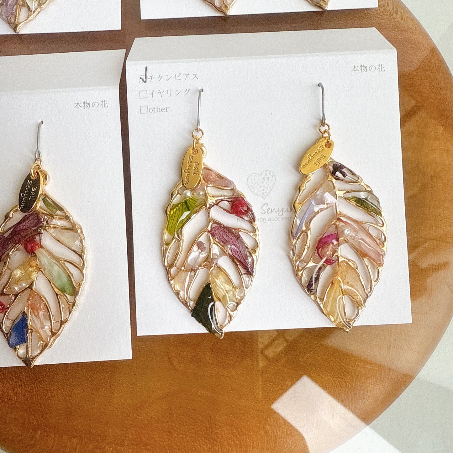 Leaf Earrings With Seasonal Flower Petals No.54 ピアスorイヤリング