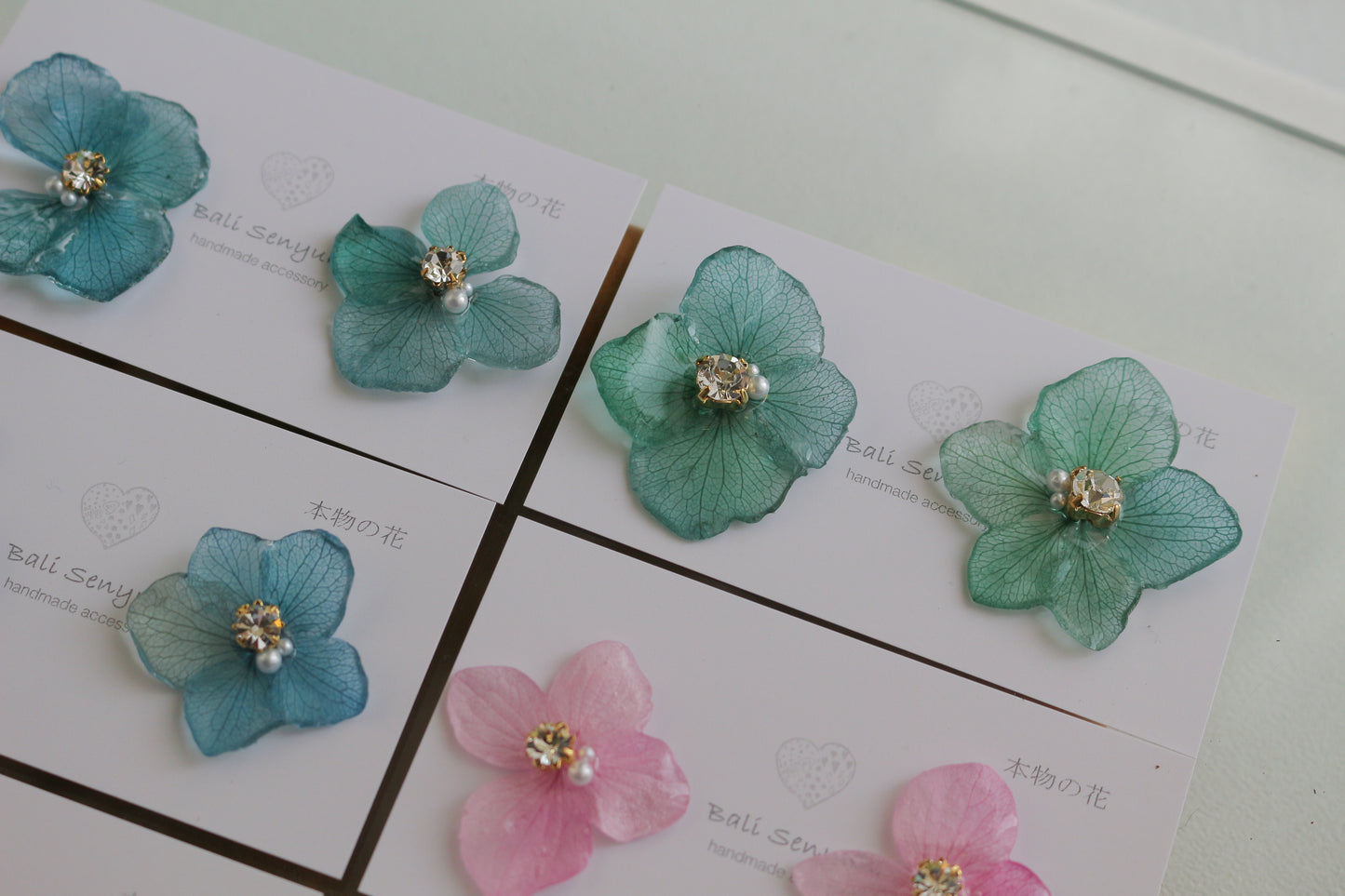 Hydrangea Petal No.56 パーツ選べます。Clip-on or Titanium Pierce