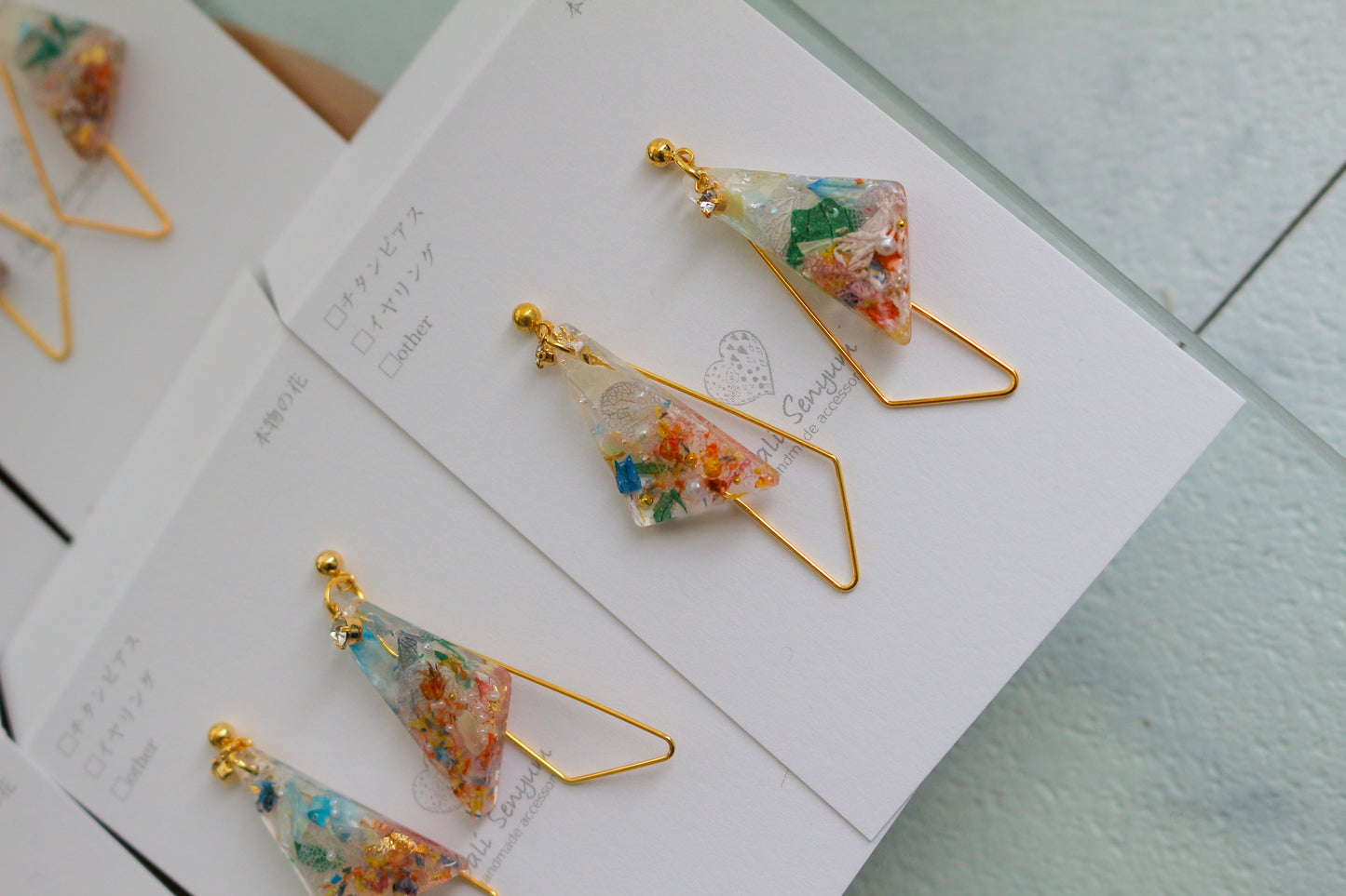 Claude Monet Woman with a Parasol Inspired Triangular Floral Earrings - 散歩 日傘をさす女性