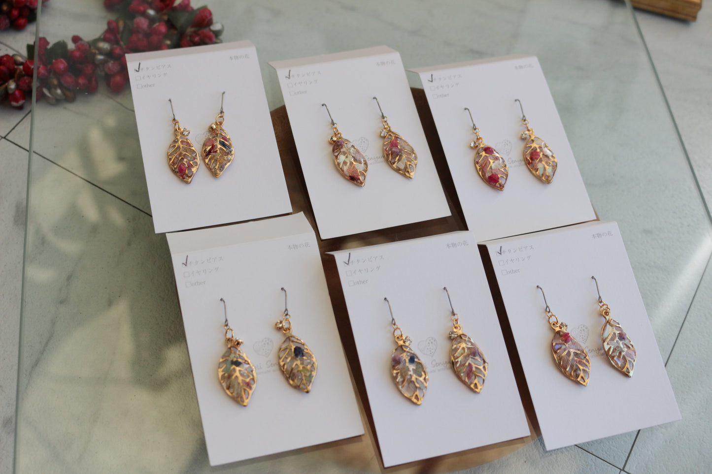 Small Leaf Earrings With Seasonal Flower Petals No.8 ピアス or イヤリング