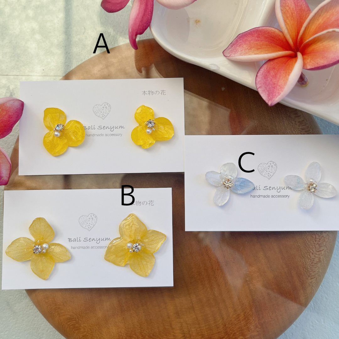Hydrangea Petal No.17 パーツ選べます。Clip-on or Titanium Pierce