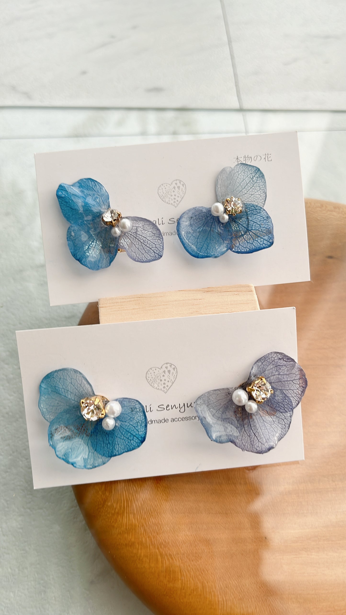 Gradation Hydrangea Wing No.82 - Clip-on(イヤリング)