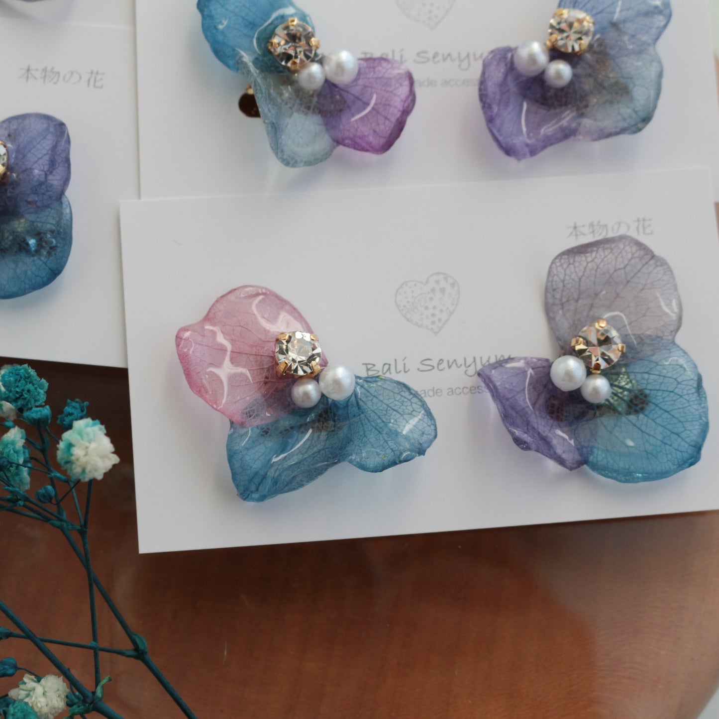 Gradation Hydrangea Wing No.132 - Clip-on(イヤリング)