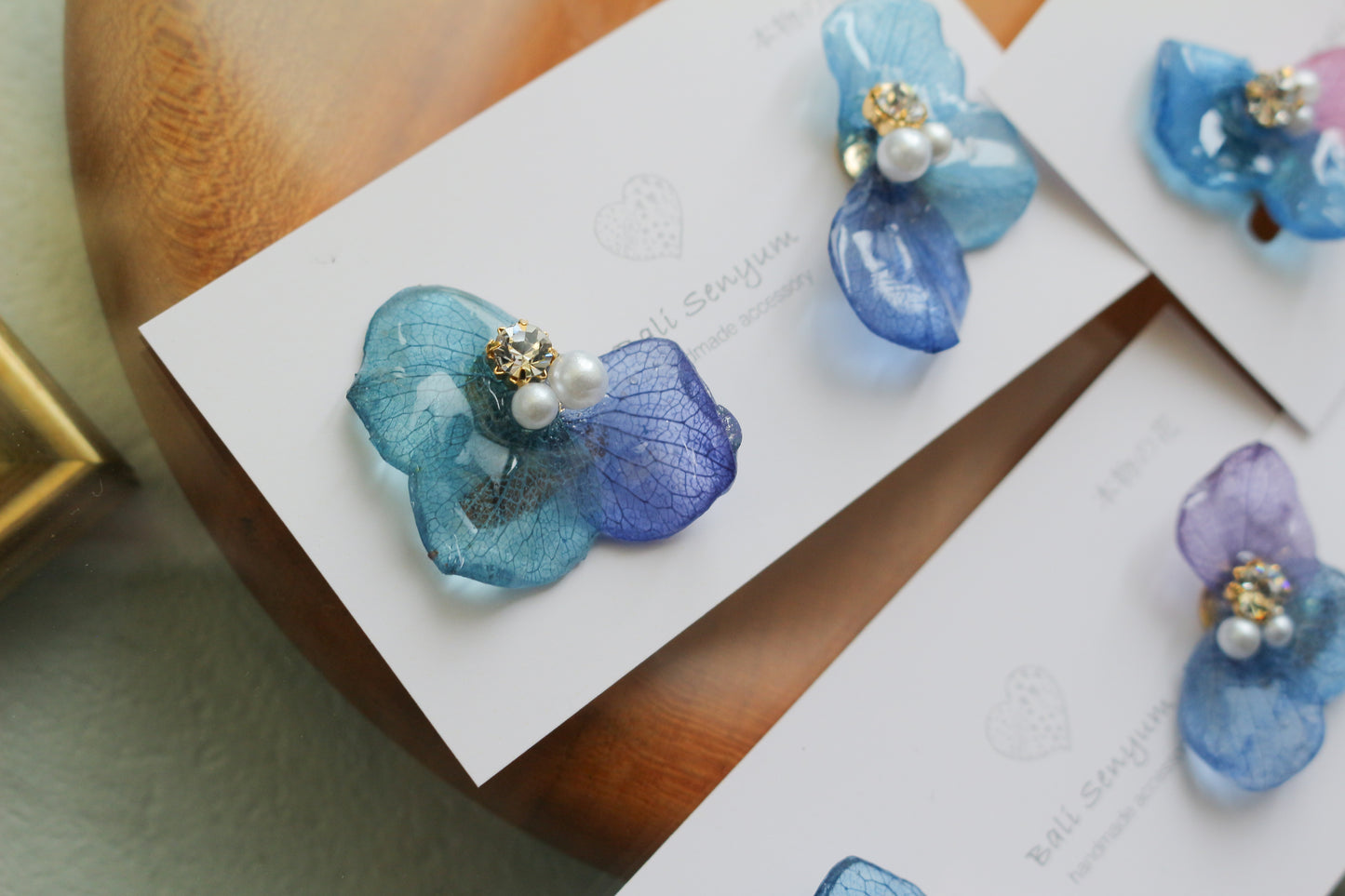 Gradation Hydrangea Wing No.125 - Clip-on(イヤリング)
