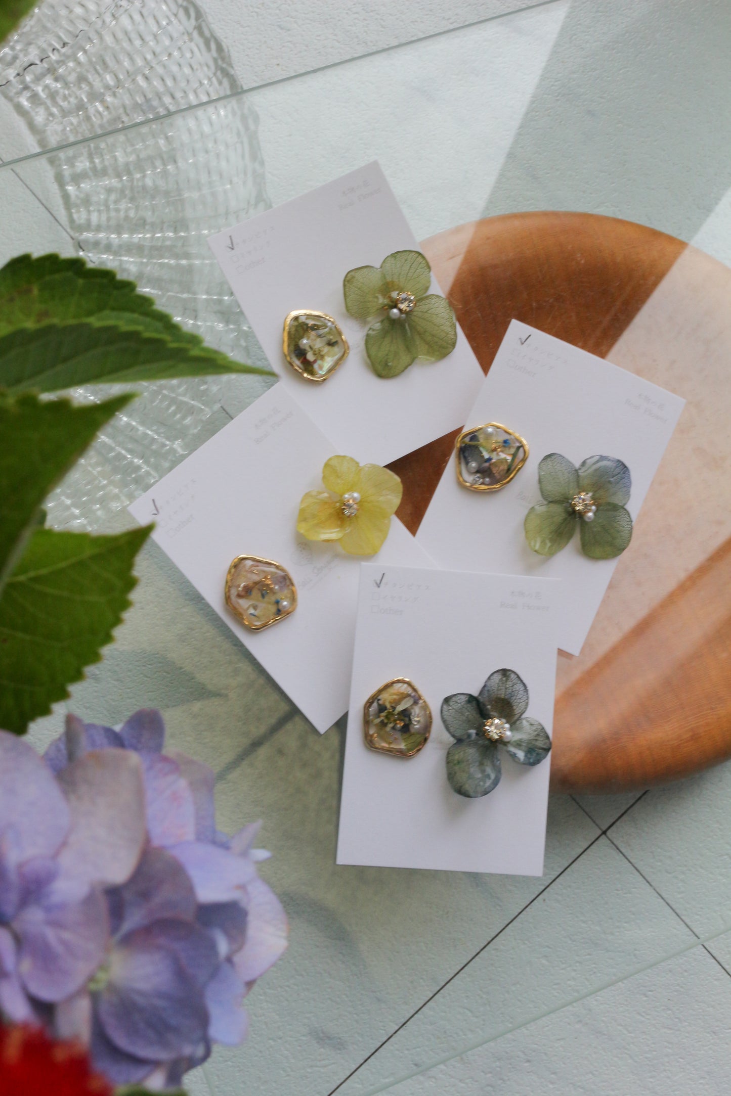 Hydrangea and Flower Medallion チタンピアス Titanium Pierce Earring No.17