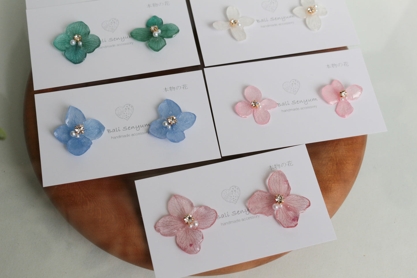 Hydrangea Petal No.59 パーツ選べます。Clip-on or Titanium Pierce