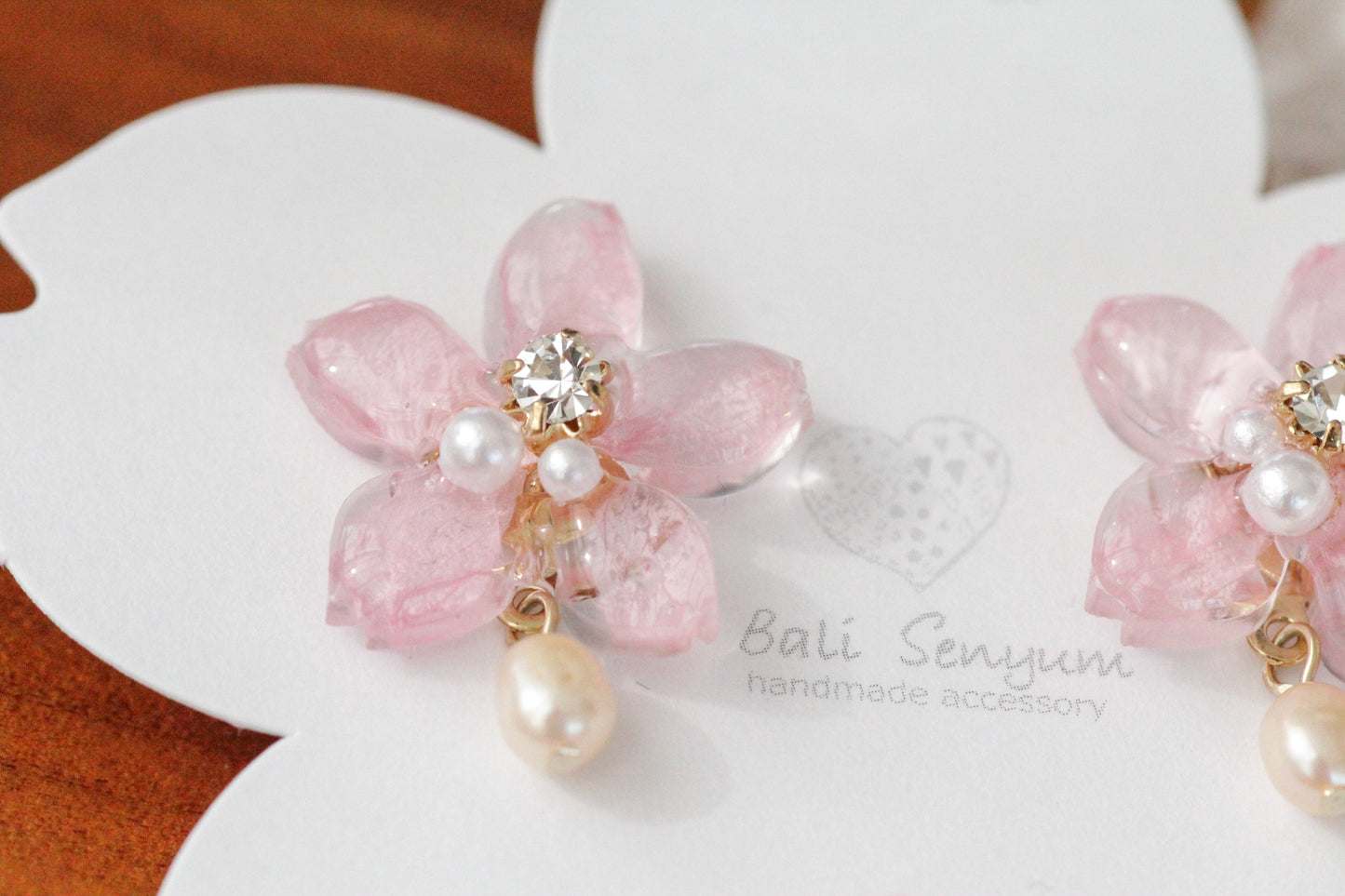 Small Someiyoshino Sakura Earrings with Pearl #S040