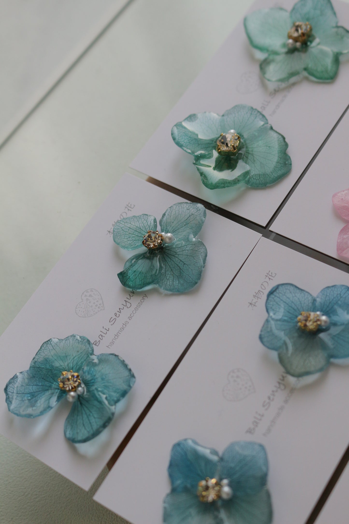 Hydrangea Petal No.56 パーツ選べます。Clip-on or Titanium Pierce