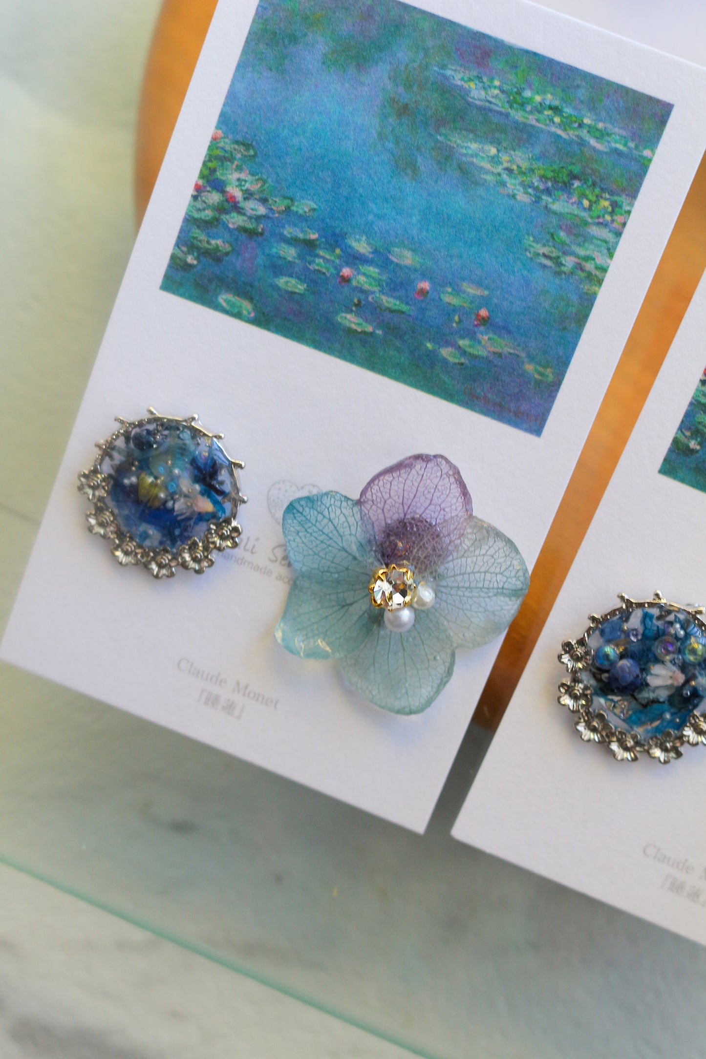 Monet's Water Lilies Inspired Flower and Medallion No.8 イヤリング Clip-on 睡蓮