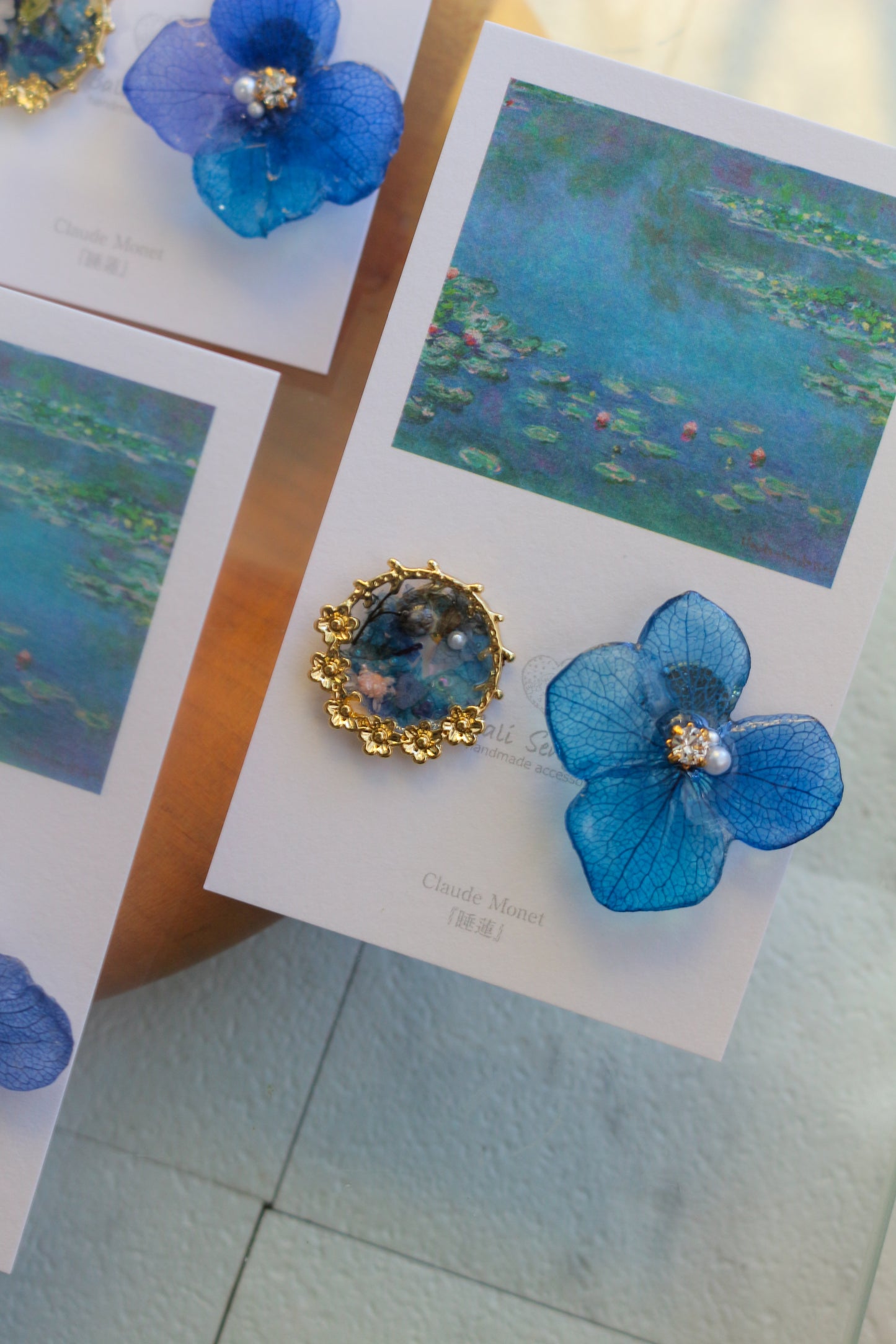 Monet's Water Lilies Inspired Flower and Medallion No.8 イヤリング Clip-on 睡蓮