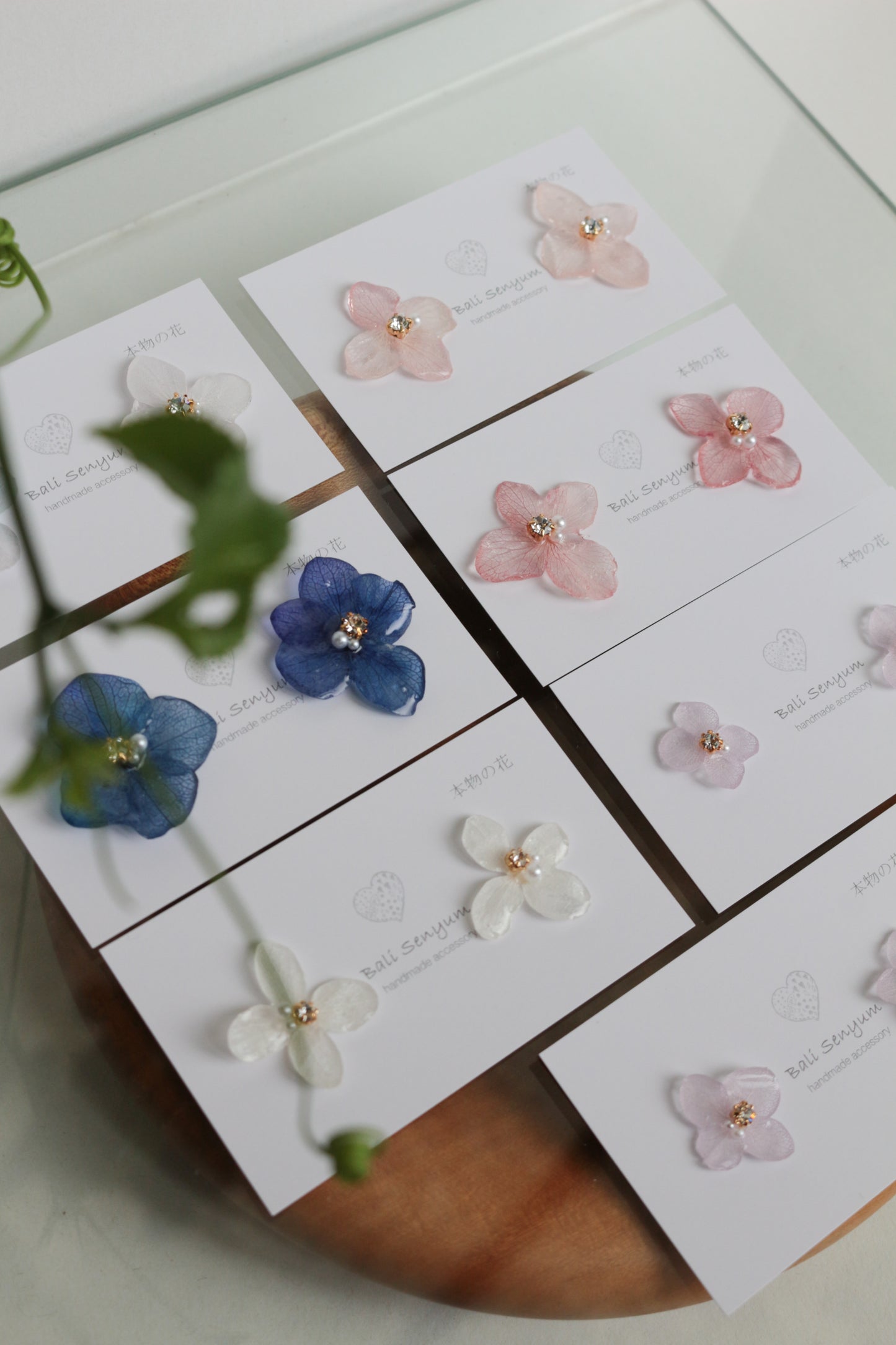 Hydrangea Petal No.60 パーツ選べます。Clip-on or Titanium Pierce