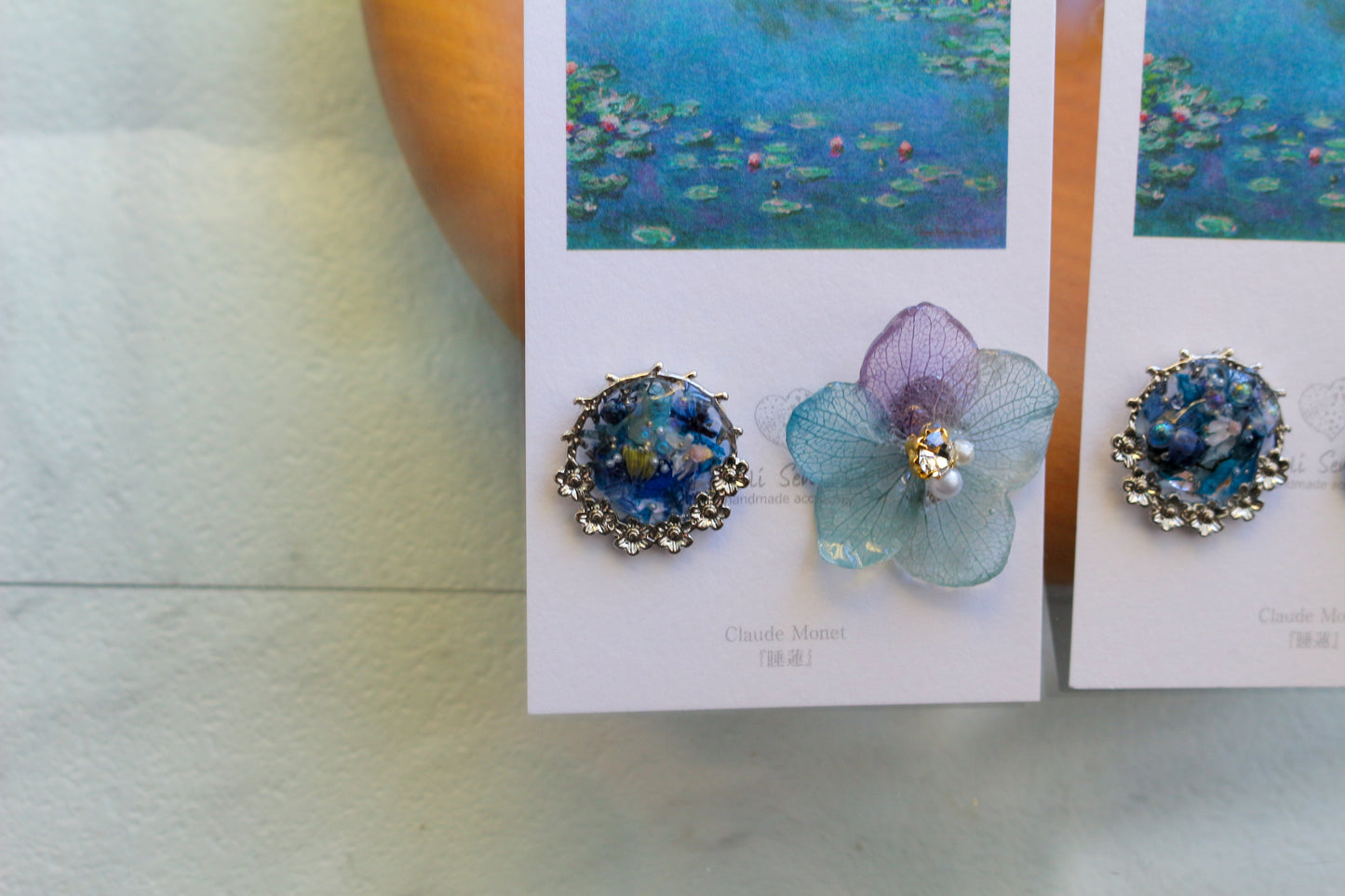 Monet's Water Lilies Inspired Flower and Medallion No.8 イヤリング Clip-on 睡蓮