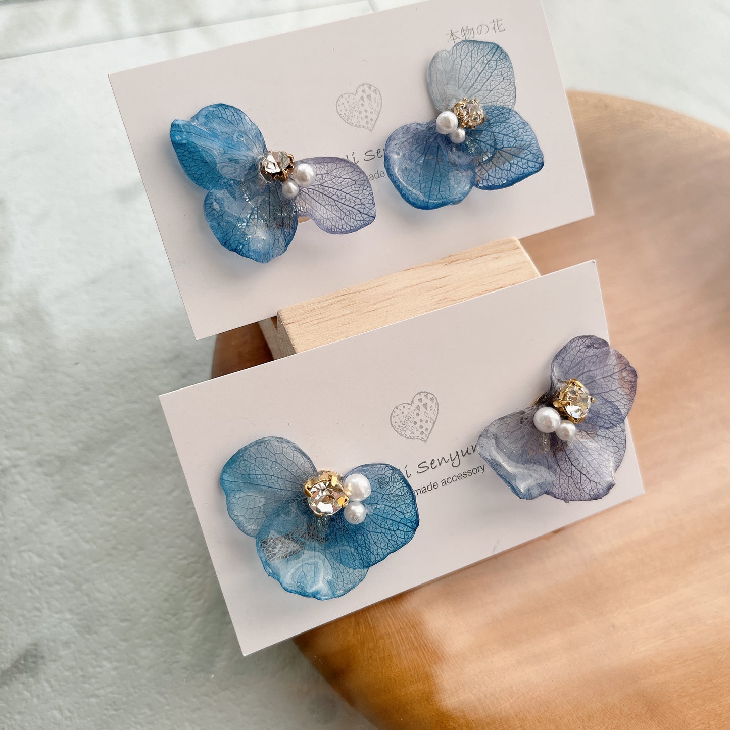 Gradation Hydrangea Wing No.82 - Clip-on(イヤリング)